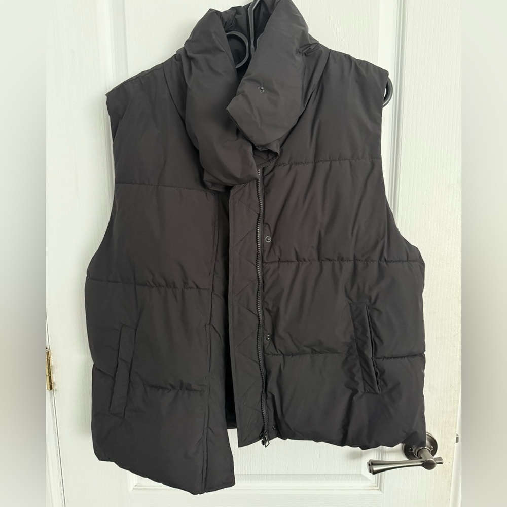Dynamite Women's Black Quilted Vest